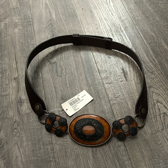 NWT Chico’s Ancient Medallions Slouch Belt Brown Leather Heavy adjustable slide - Picture 2 of 8